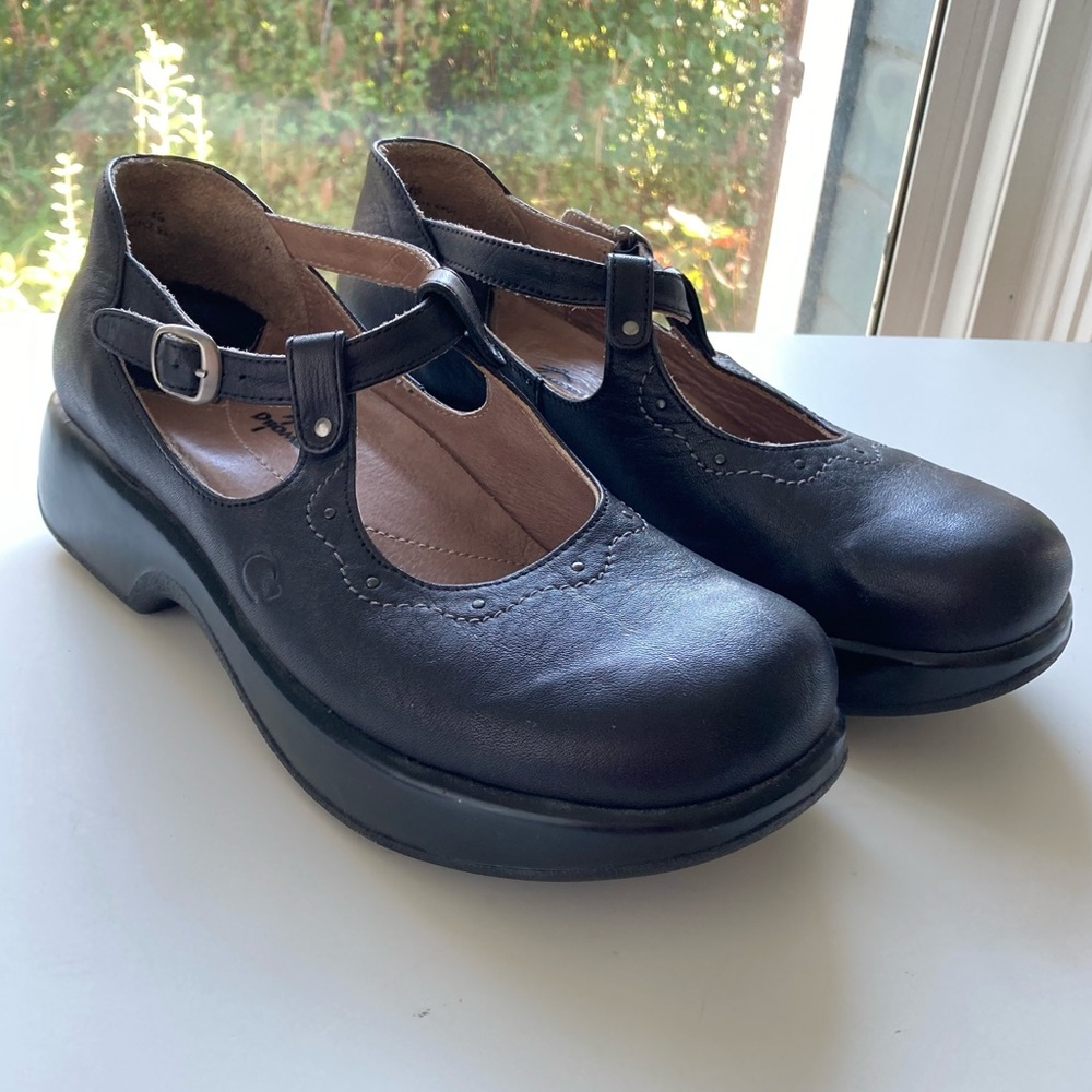 Black clogs with stitching detail